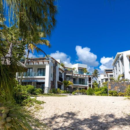 Summer Beachfront Apartment Belle Mare Exterior photo