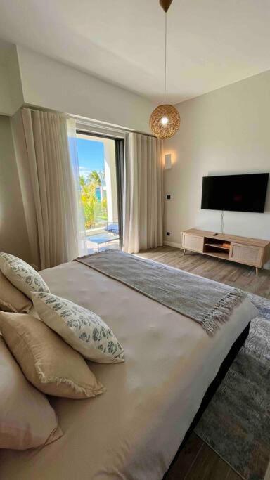Summer Beachfront Apartment Belle Mare Exterior photo