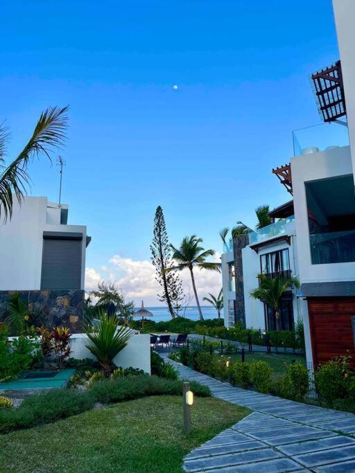 Summer Beachfront Apartment Belle Mare Exterior photo