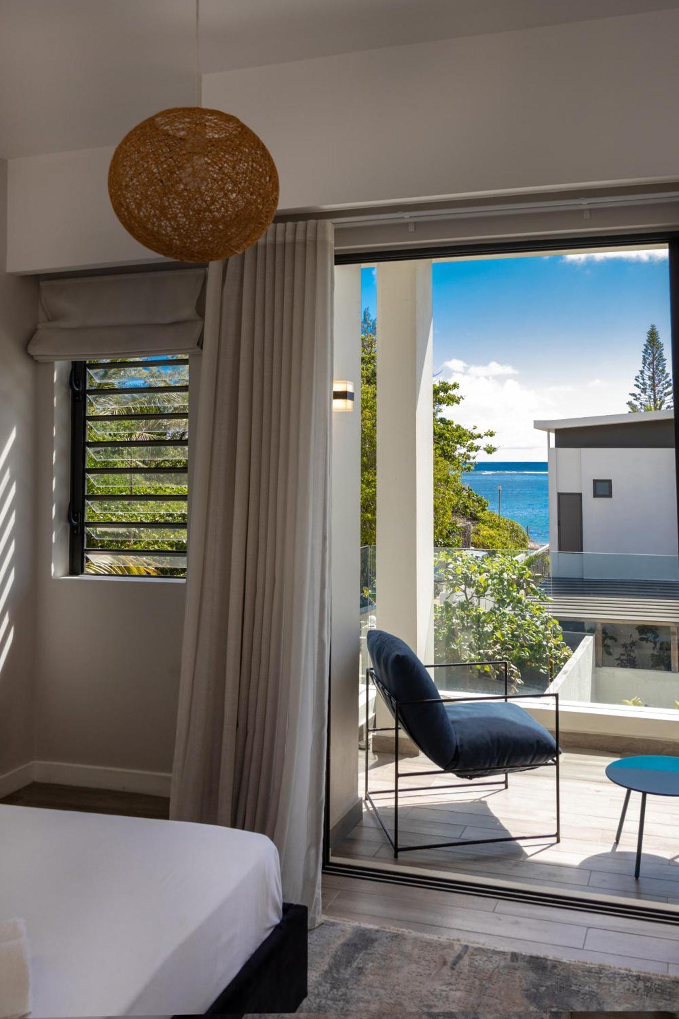 Summer Beachfront Apartment Belle Mare Exterior photo