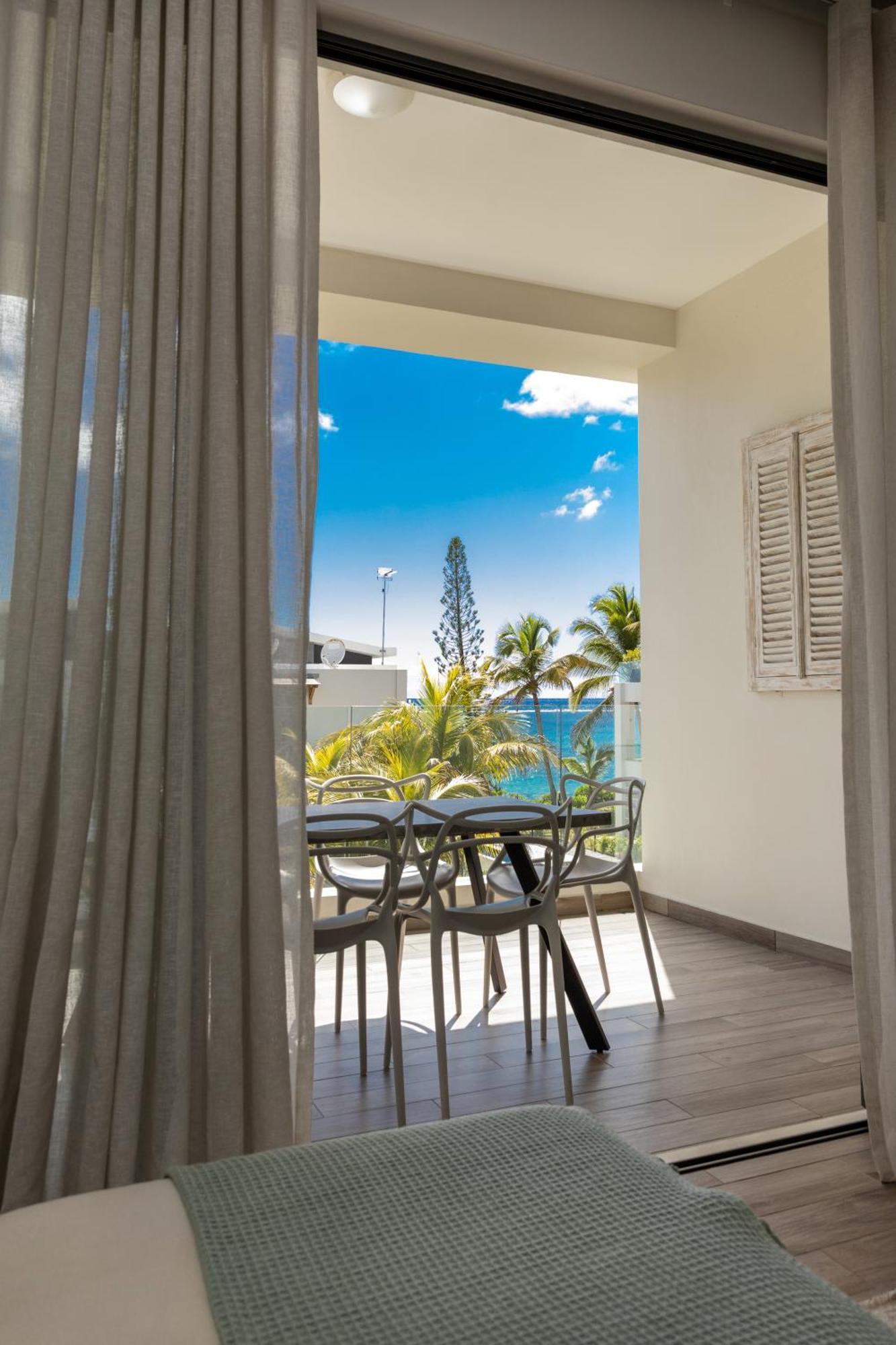 Summer Beachfront Apartment Belle Mare Exterior photo