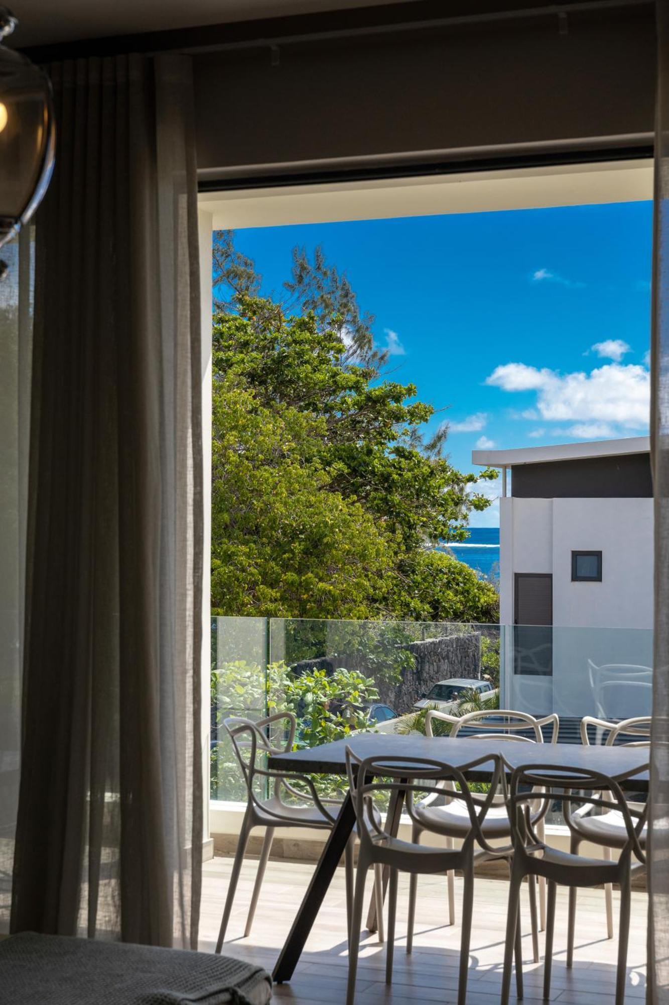 Summer Beachfront Apartment Belle Mare Exterior photo