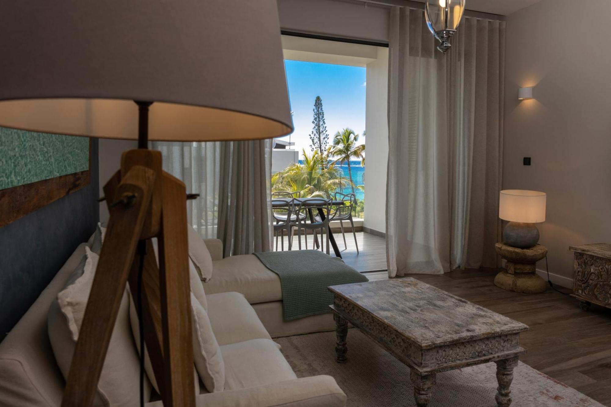 Summer Beachfront Apartment Belle Mare Exterior photo