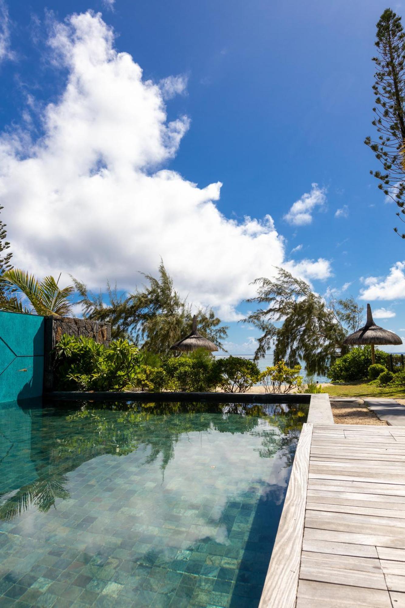 Summer Beachfront Apartment Belle Mare Exterior photo